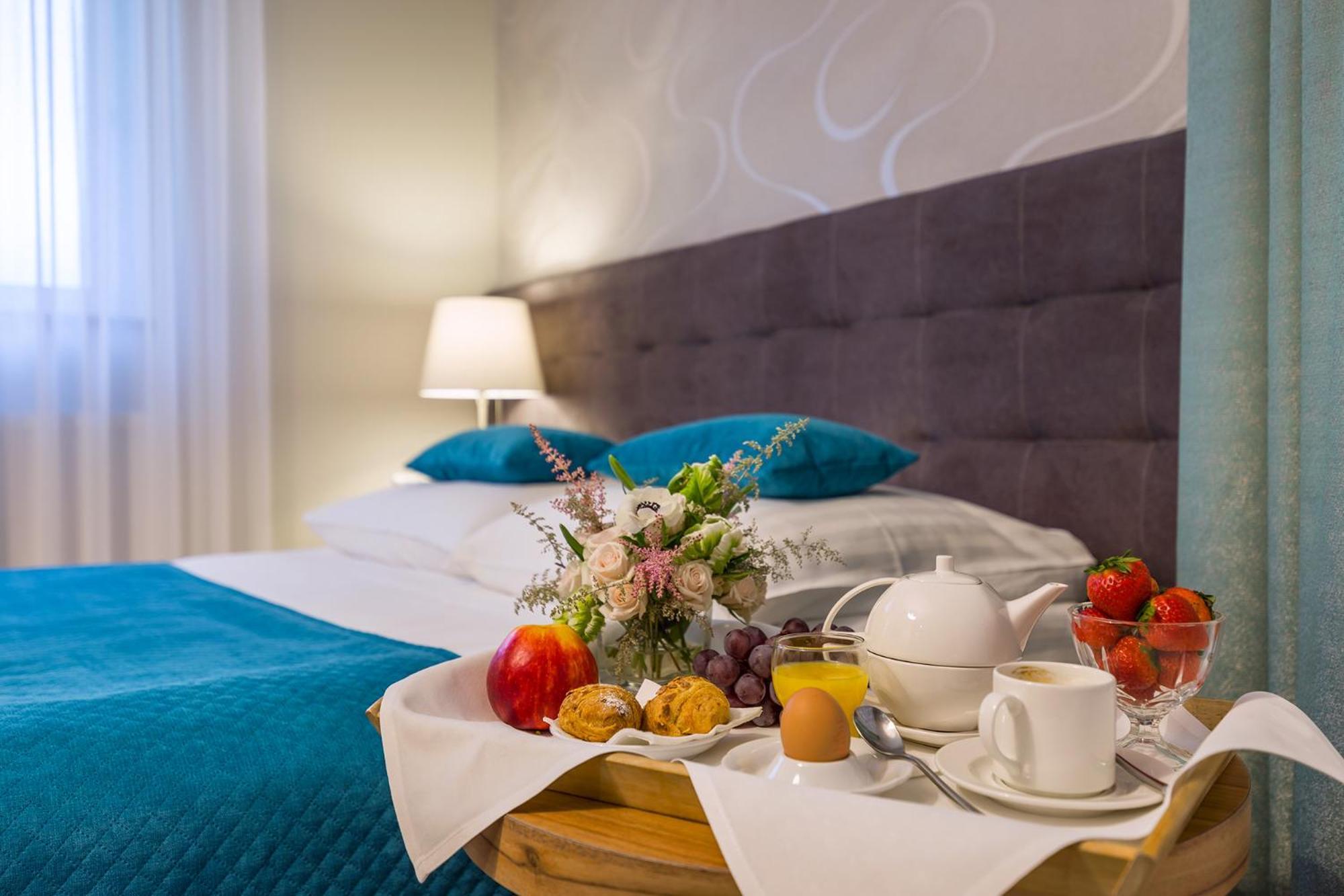 Tulip Hotels - Wroclaw Patio Ngoại thất bức ảnh
